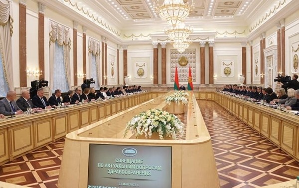 
        Александр Лукашенко: «Не бывает не важных пациентов, все важны»			    