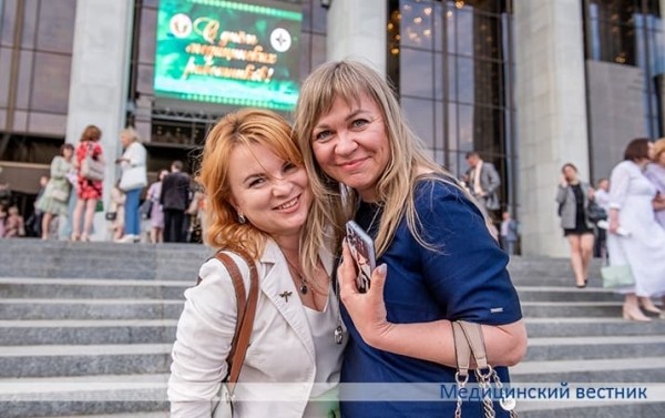 
        На них равняются пришедшие в профессию или выбирающие эту стезю			    