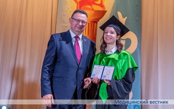 
        В БГМУ прошла торжественная церемония посвящения выпускников в профессию врача и провизора «Гиппократ — 2023»			    