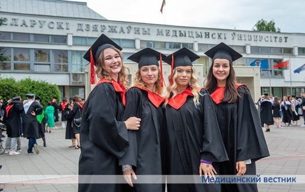 
        В БГМУ прошла торжественная церемония посвящения выпускников в профессию врача и провизора «Гиппократ — 2023»			    