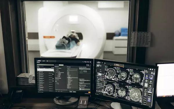 
        Безопасность интервенционных вмешательств: современные принципы навигации                    